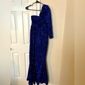 Dress is new just doesn’t have tags on it I bought it for an event never wore it
